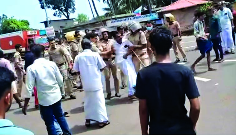 ಮುಷ್ಕರ: ವಾಹನಗಳಿಗೆ ತಡೆಯೊಡ್ಡಿ, ಪೊಲೀಸರಿಗೆ ಹಲ್ಲೆ: ಸಿಪಿಎಂ ನೇತಾರ ಸಹಿತ ಮೂವರ ಬಂಧನ